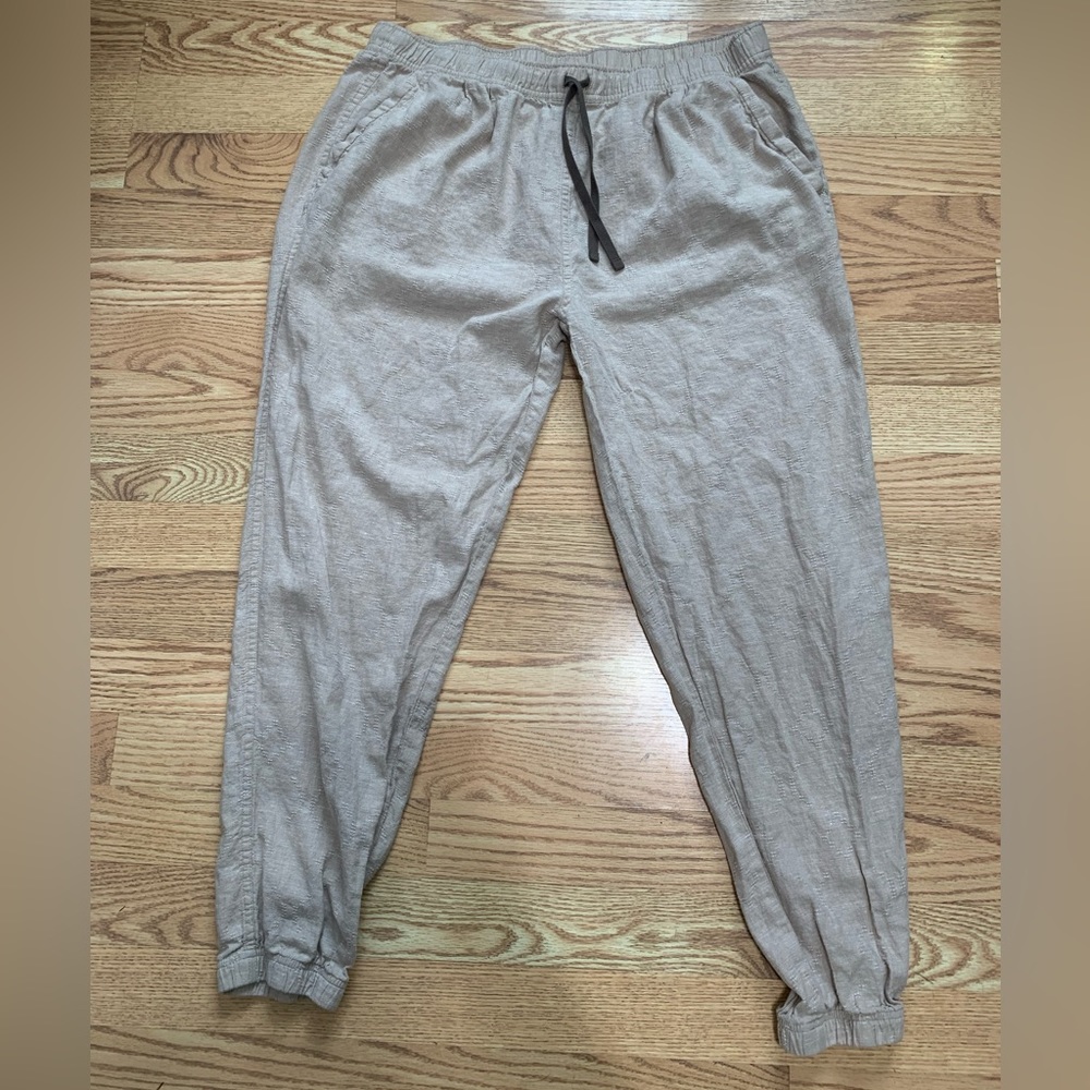 Patagonia - lightweight drawstring pants - women’s medium - lightly used